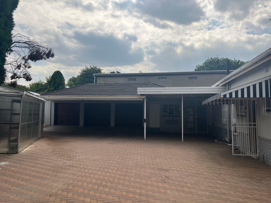 To Let 4 Bedroom Property for Rent in Parkhill Gardens Gauteng