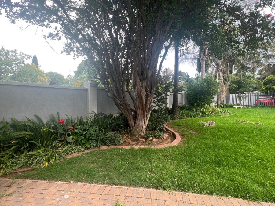To Let 4 Bedroom Property for Rent in Parkhill Gardens Gauteng
