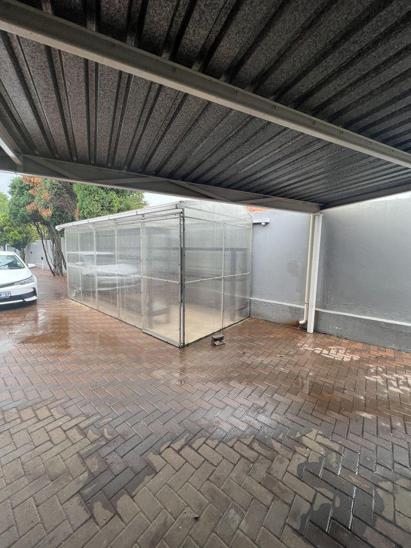 To Let 4 Bedroom Property for Rent in Parkhill Gardens Gauteng