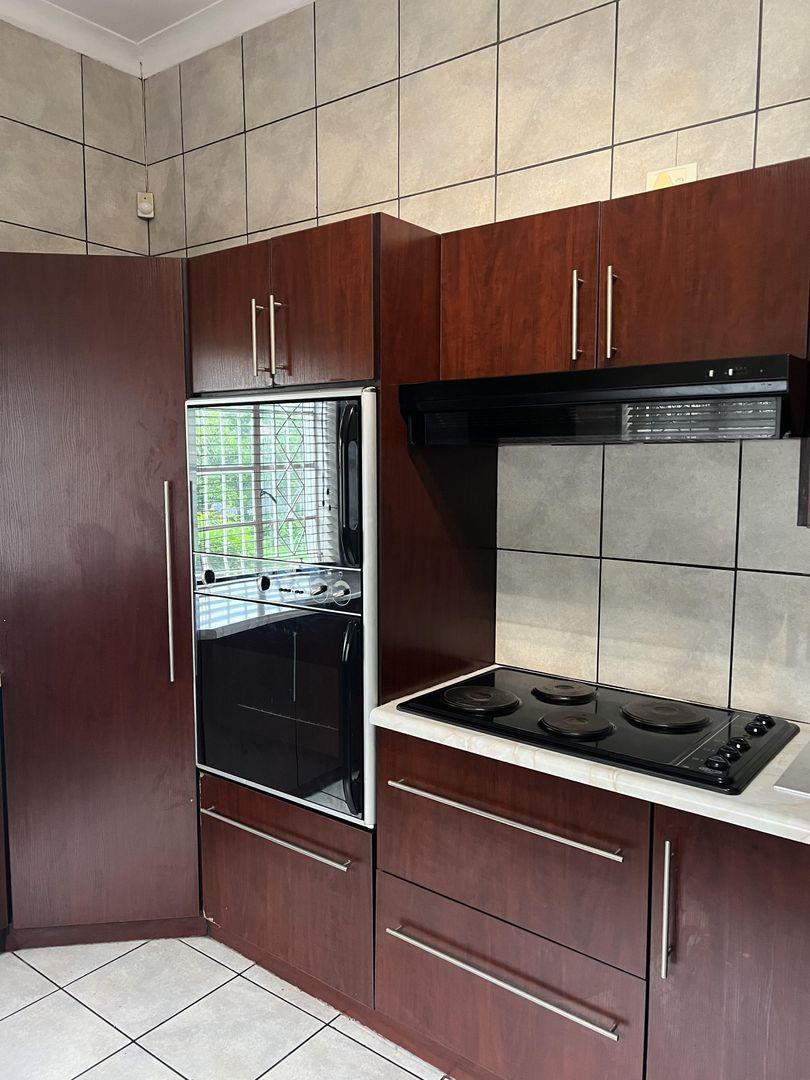 To Let 4 Bedroom Property for Rent in Parkhill Gardens Gauteng