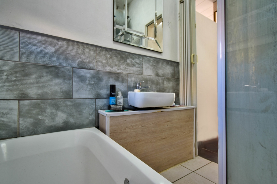 2 Bedroom Property for Sale in Eldoraigne Gauteng