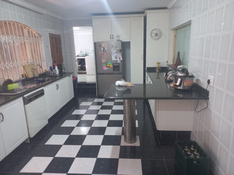 4 Bedroom Property for Sale in Bassonia Gauteng