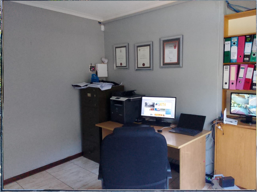 4 Bedroom Property for Sale in Bassonia Gauteng
