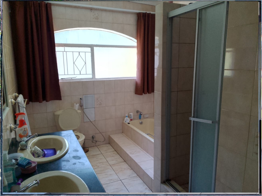 4 Bedroom Property for Sale in Bassonia Gauteng