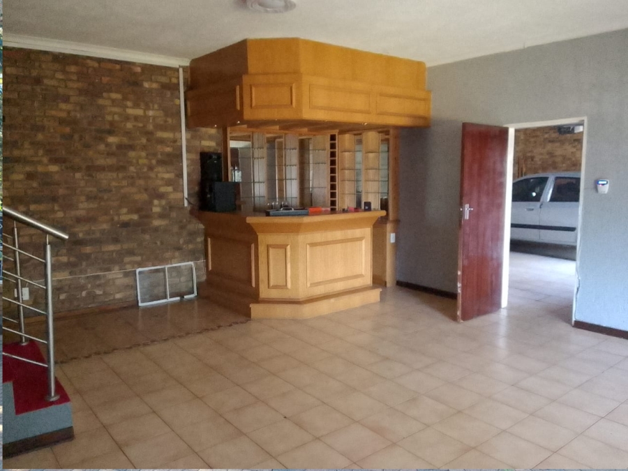 4 Bedroom Property for Sale in Bassonia Gauteng