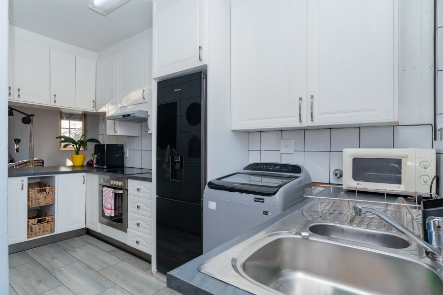 2 Bedroom Property for Sale in Goedeburg Gauteng