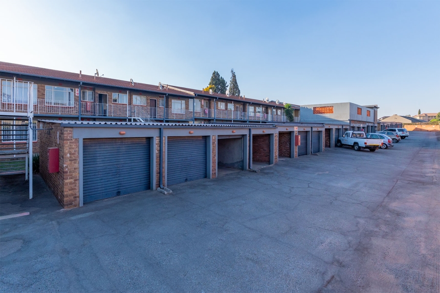 2 Bedroom Property for Sale in Goedeburg Gauteng