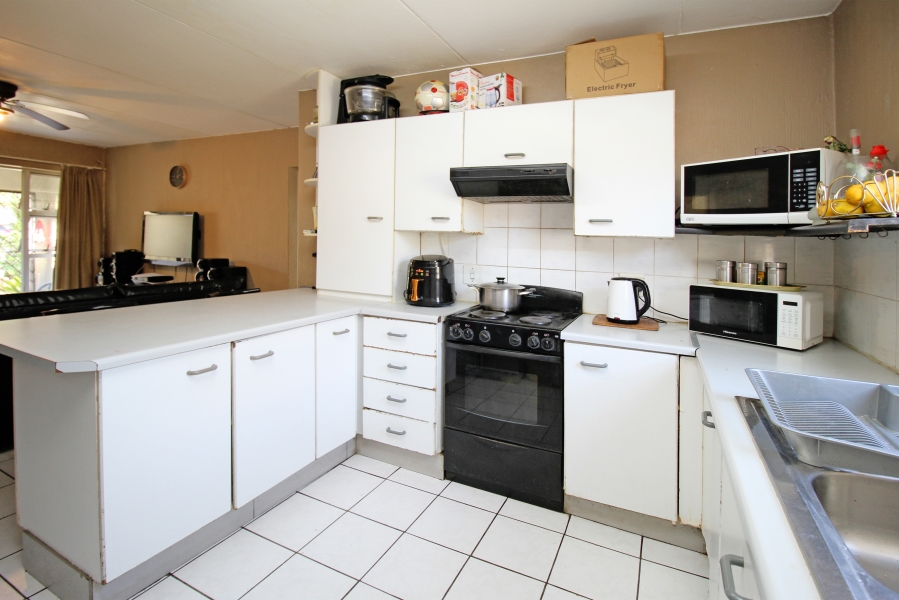 2 Bedroom Property for Sale in Vorna Valley Gauteng