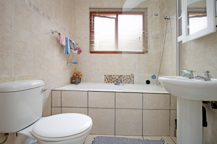 2 Bedroom Property for Sale in Bromhof Gauteng