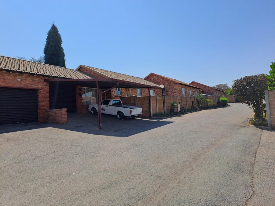 3 Bedroom Property for Sale in Wilgeheuwel Gauteng
