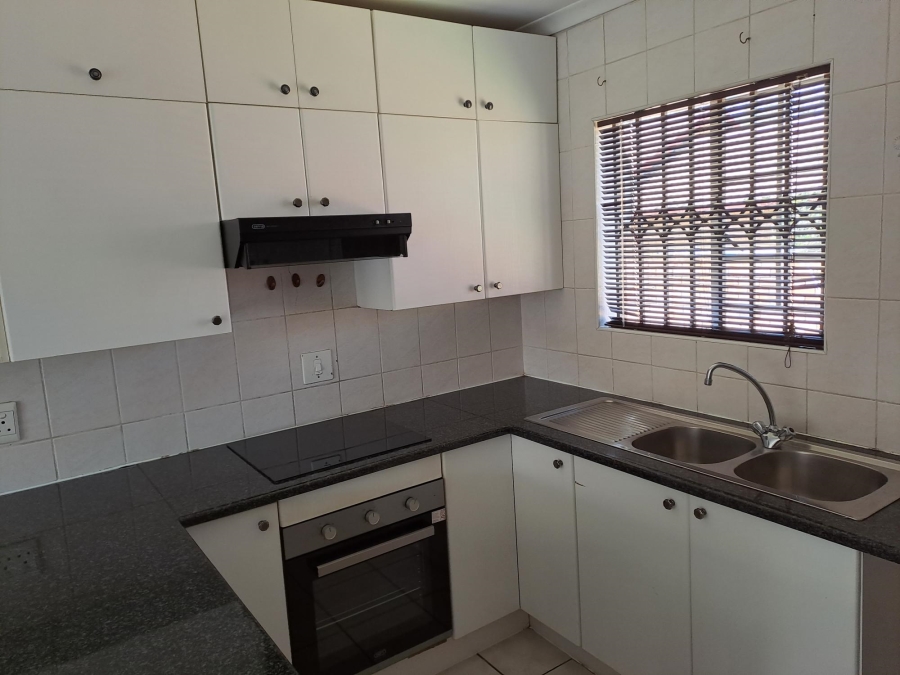 3 Bedroom Property for Sale in Wilgeheuwel Gauteng
