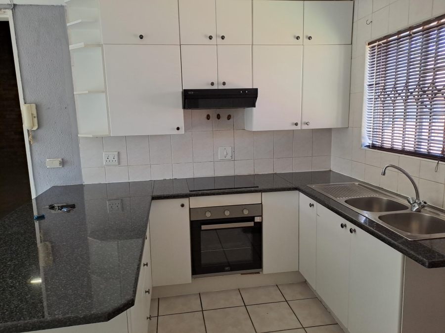 3 Bedroom Property for Sale in Wilgeheuwel Gauteng