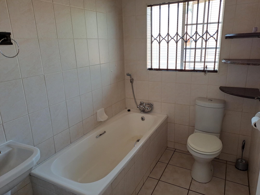 3 Bedroom Property for Sale in Wilgeheuwel Gauteng