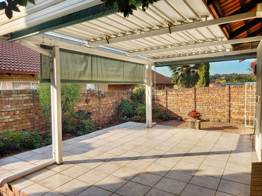 2 Bedroom Property for Sale in Garsfontein Gauteng
