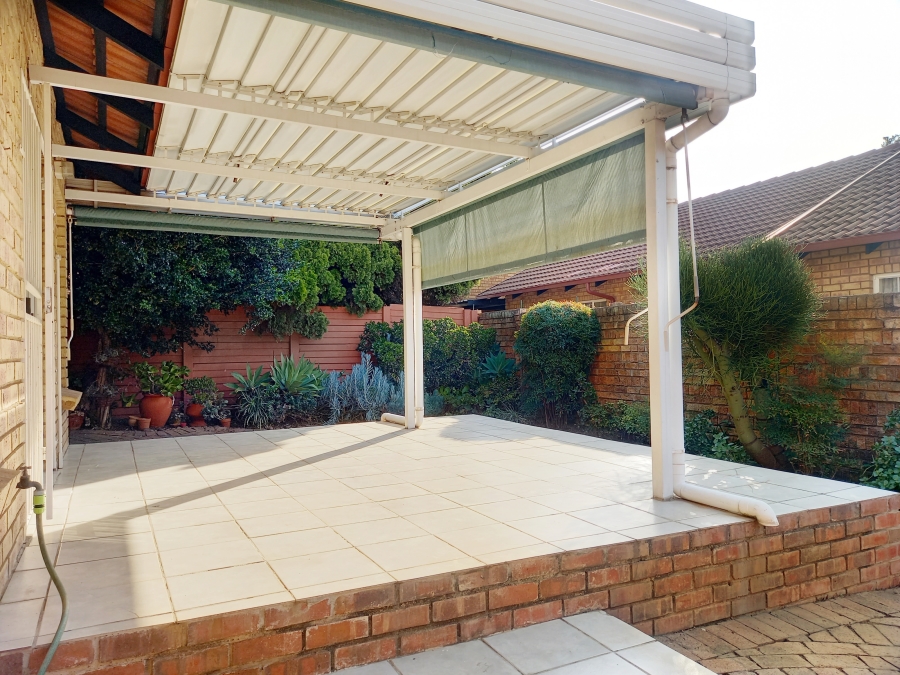 2 Bedroom Property for Sale in Garsfontein Gauteng
