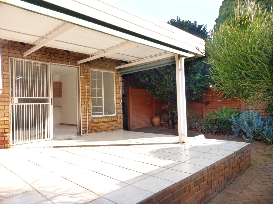 2 Bedroom Property for Sale in Garsfontein Gauteng