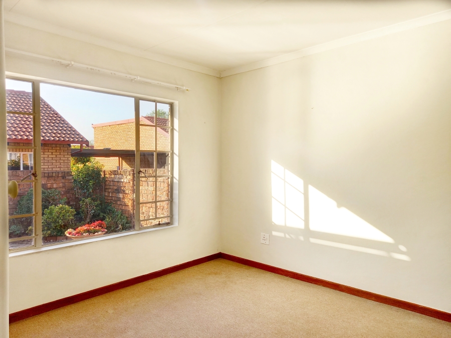 2 Bedroom Property for Sale in Garsfontein Gauteng