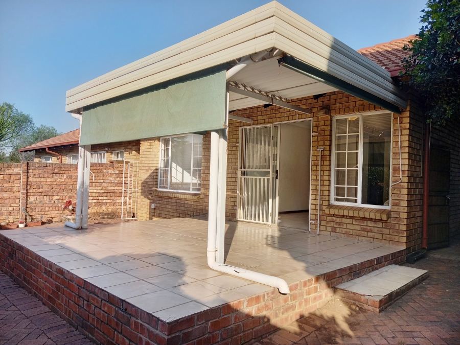 2 Bedroom Property for Sale in Garsfontein Gauteng
