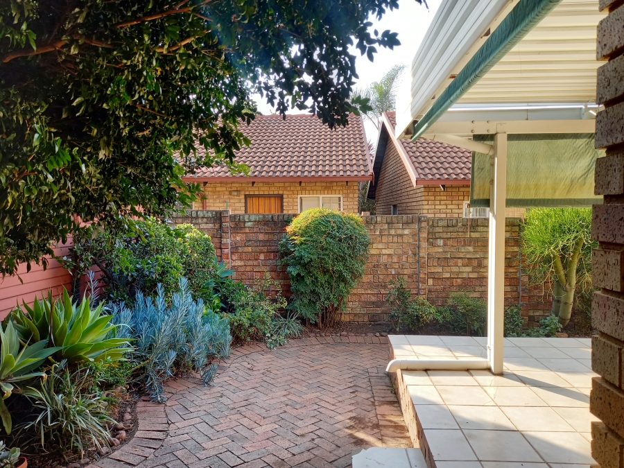 2 Bedroom Property for Sale in Garsfontein Gauteng