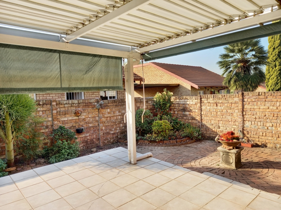 2 Bedroom Property for Sale in Garsfontein Gauteng