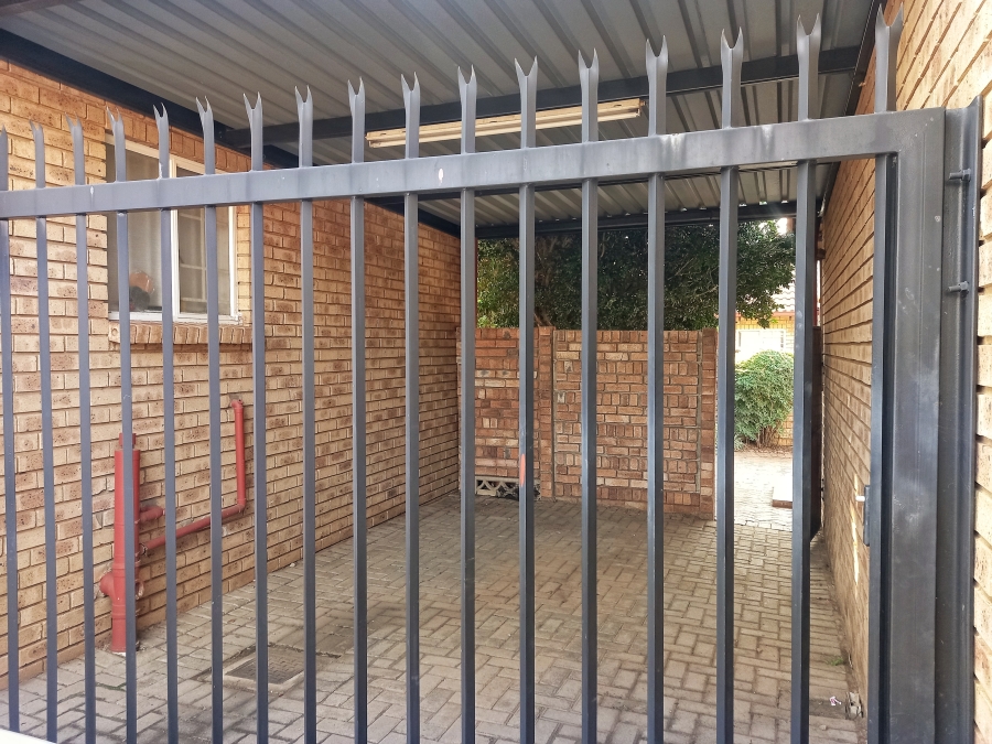 2 Bedroom Property for Sale in Garsfontein Gauteng