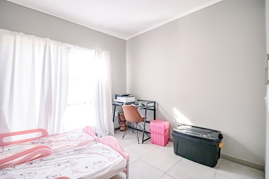 3 Bedroom Property for Sale in Rooihuiskraal North Gauteng