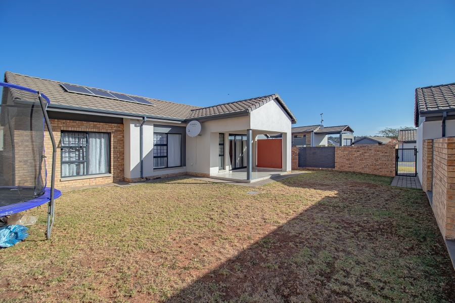 3 Bedroom Property for Sale in Rooihuiskraal North Gauteng