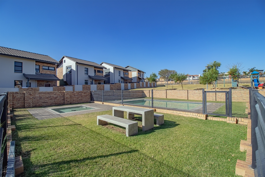 3 Bedroom Property for Sale in Rooihuiskraal North Gauteng