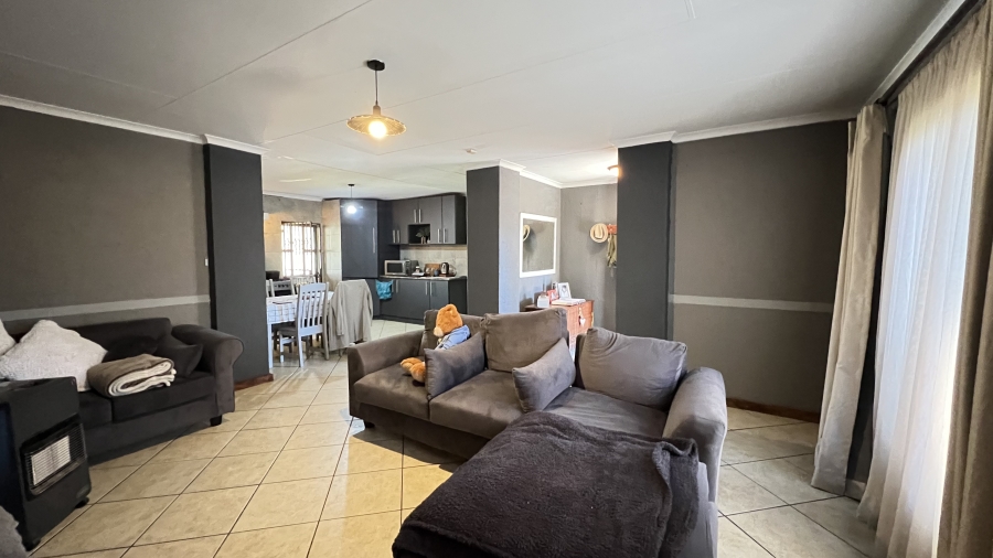 5 Bedroom Property for Sale in Eike Park Gauteng