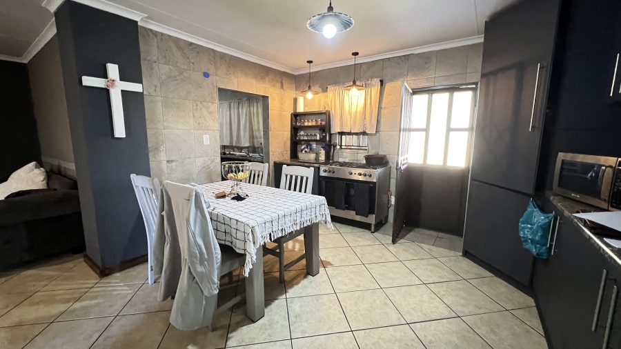 5 Bedroom Property for Sale in Eike Park Gauteng