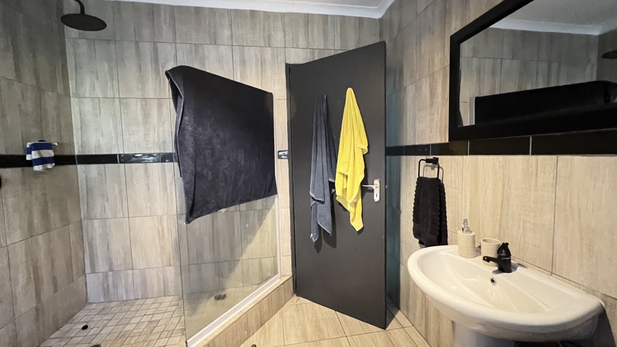5 Bedroom Property for Sale in Eike Park Gauteng