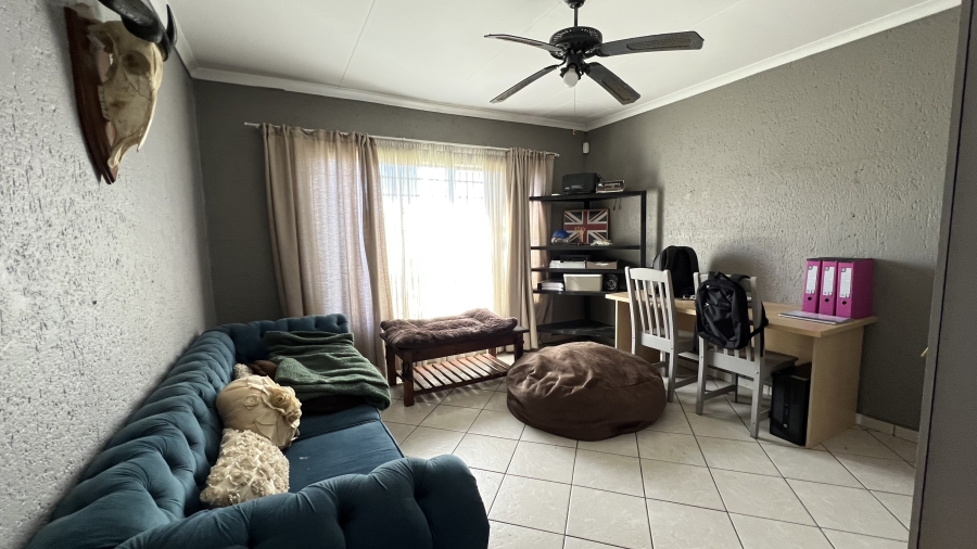 5 Bedroom Property for Sale in Eike Park Gauteng