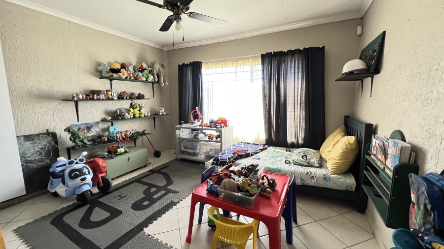 5 Bedroom Property for Sale in Eike Park Gauteng