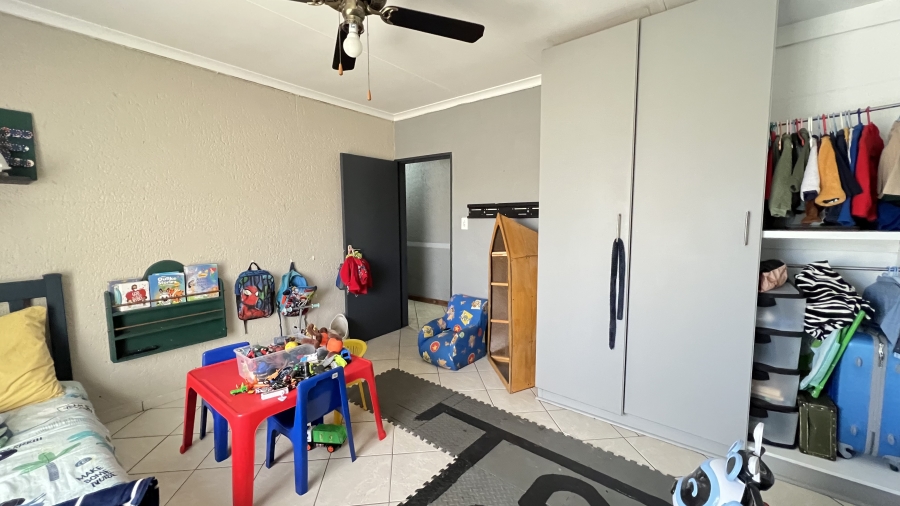 5 Bedroom Property for Sale in Eike Park Gauteng