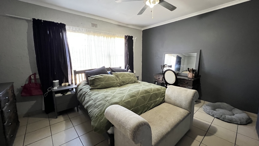 5 Bedroom Property for Sale in Eike Park Gauteng