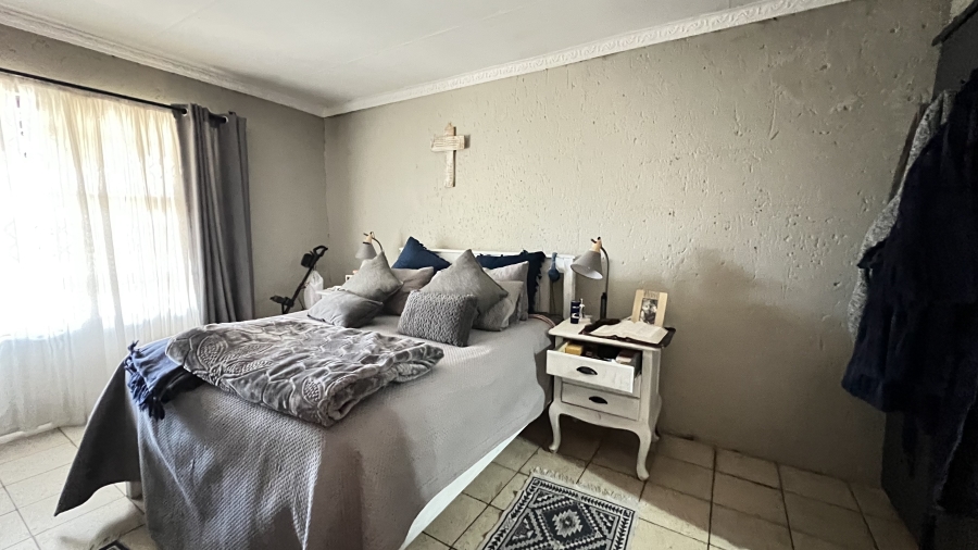 5 Bedroom Property for Sale in Eike Park Gauteng