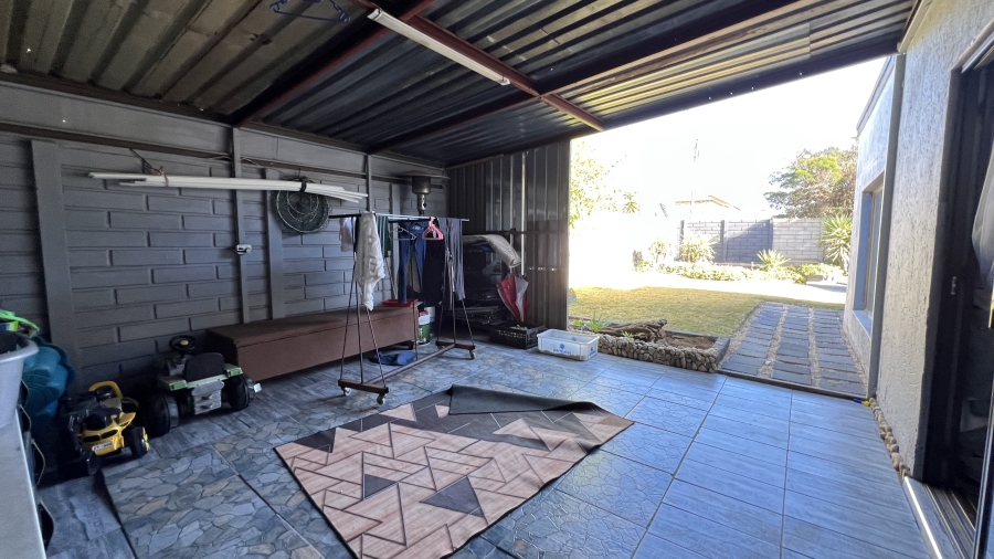 5 Bedroom Property for Sale in Eike Park Gauteng