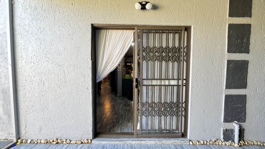5 Bedroom Property for Sale in Eike Park Gauteng