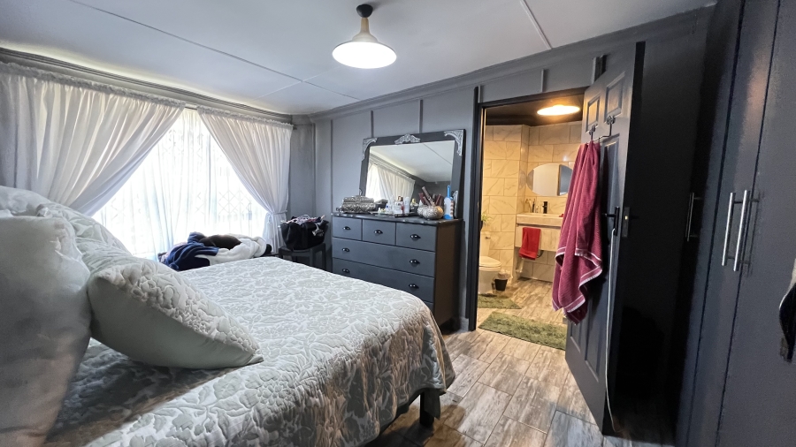 5 Bedroom Property for Sale in Eike Park Gauteng