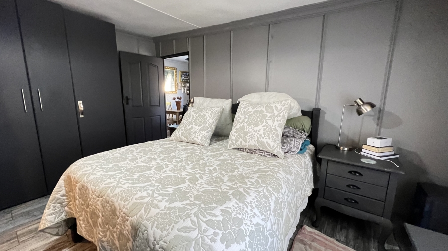 5 Bedroom Property for Sale in Eike Park Gauteng
