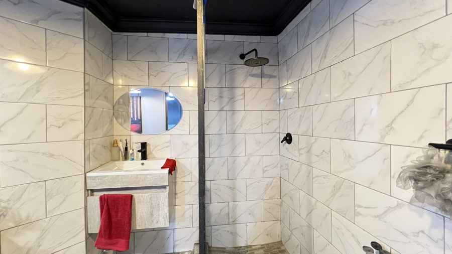 5 Bedroom Property for Sale in Eike Park Gauteng