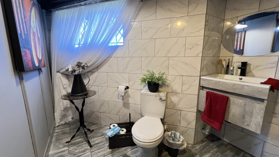 5 Bedroom Property for Sale in Eike Park Gauteng