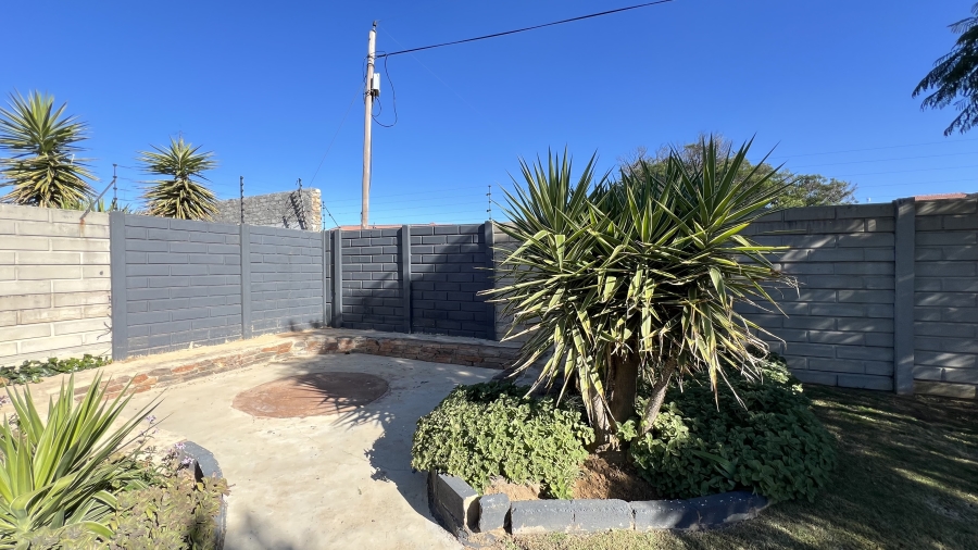 5 Bedroom Property for Sale in Eike Park Gauteng