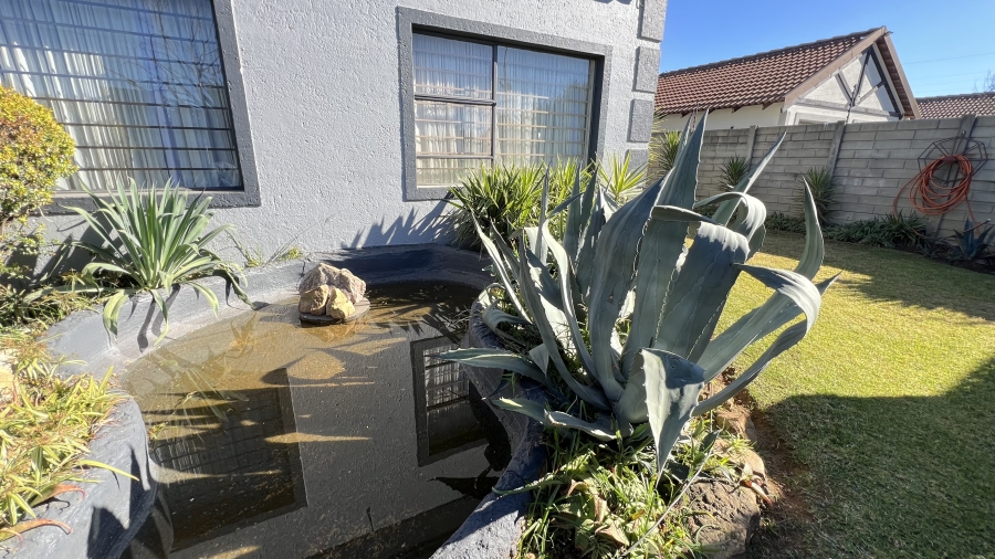 5 Bedroom Property for Sale in Eike Park Gauteng