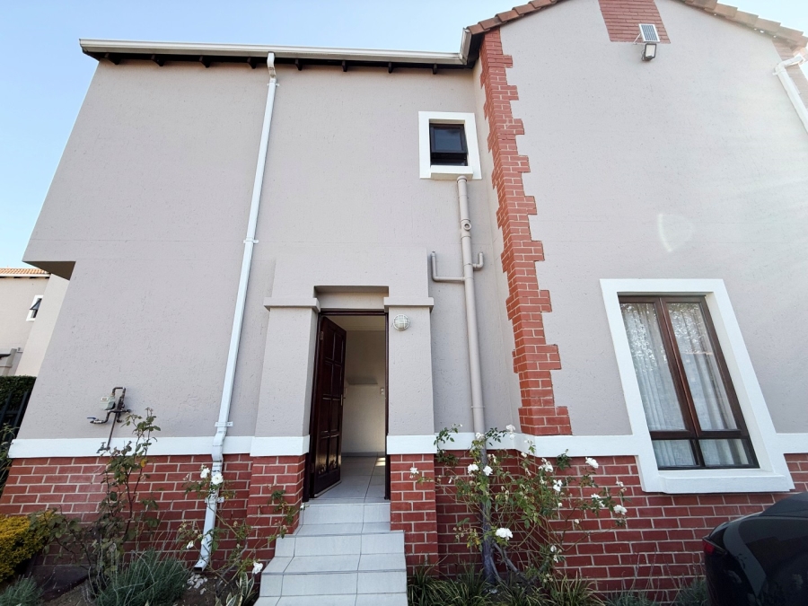 2 Bedroom Property for Sale in Broadacres Gauteng
