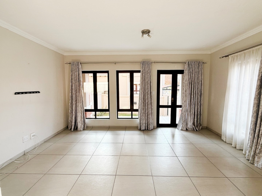 2 Bedroom Property for Sale in Broadacres Gauteng