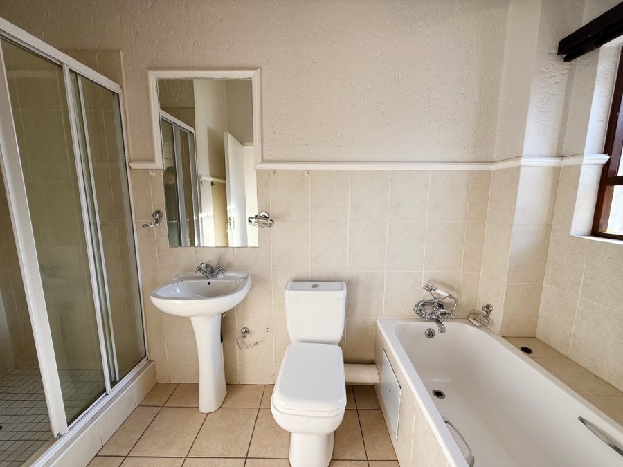 2 Bedroom Property for Sale in Broadacres Gauteng