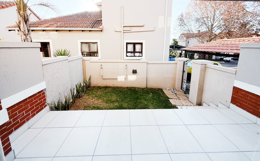 2 Bedroom Property for Sale in Broadacres Gauteng
