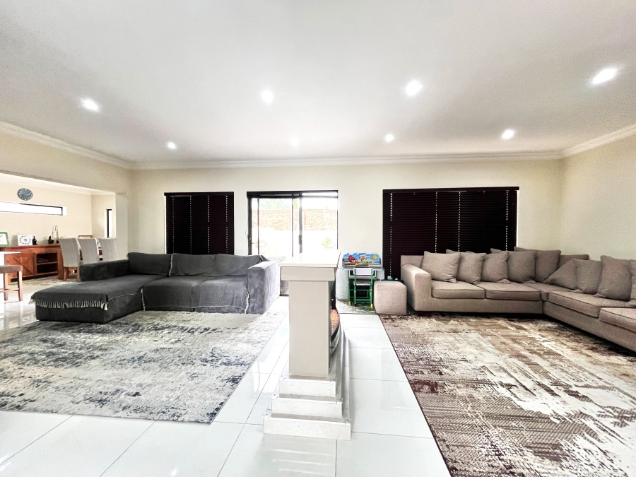 5 Bedroom Property for Sale in Blue Valley Golf Estate Gauteng