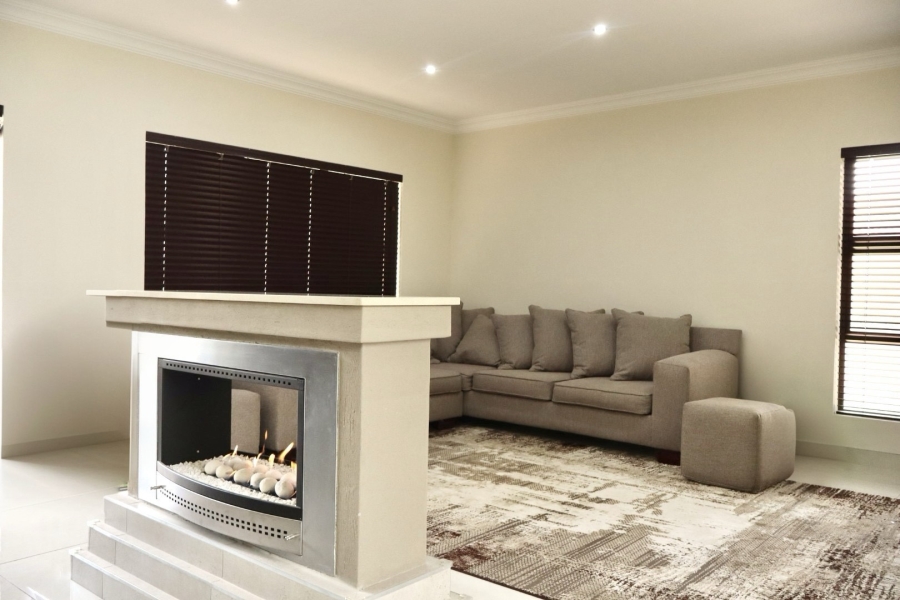 5 Bedroom Property for Sale in Blue Valley Golf Estate Gauteng